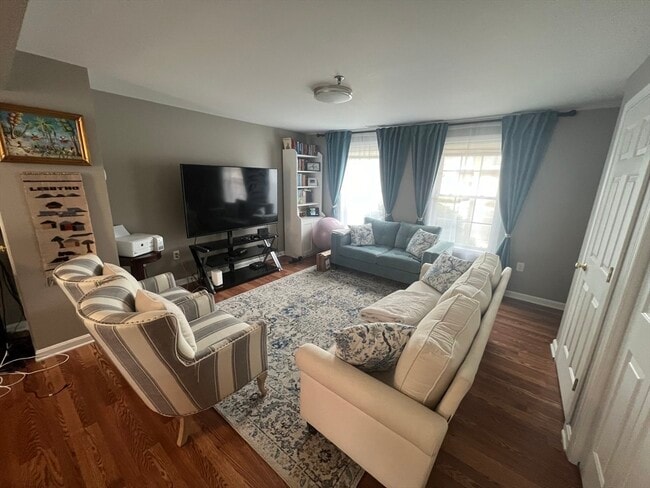 Building Photo - 208 N Main St