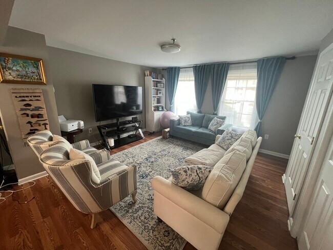 Foto del edificio - 208 N Main St