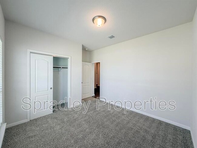 Building Photo - 905 Hawks Shadow Dr