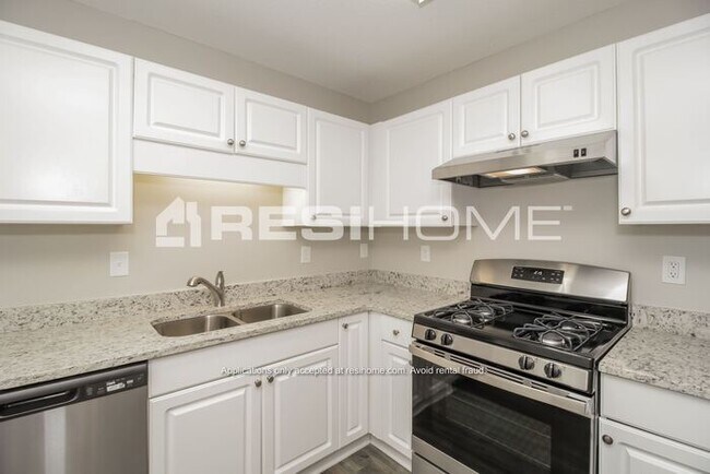 Building Photo - "Welcome Home! Get 1 month FREE RENT when ...