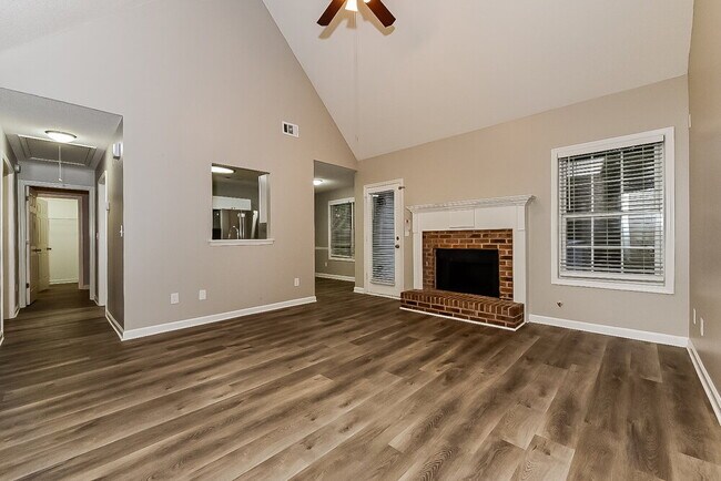 Foto del edificio - 915 Castlerock Way