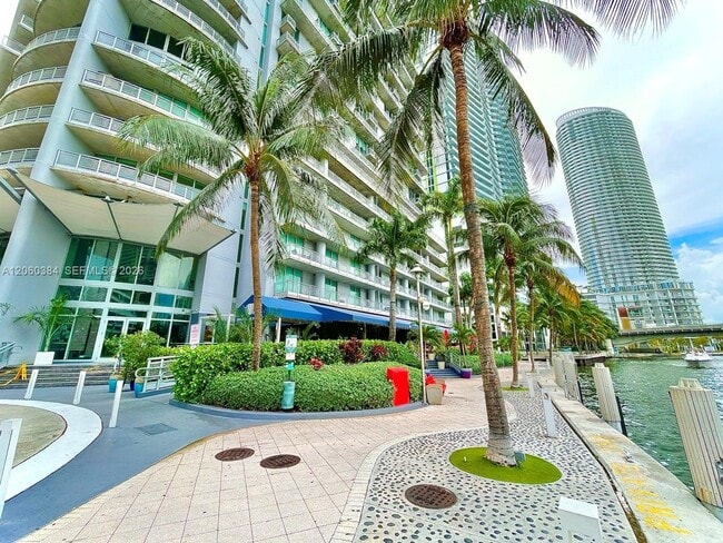 Building Photo - 690 SW 1st Ct