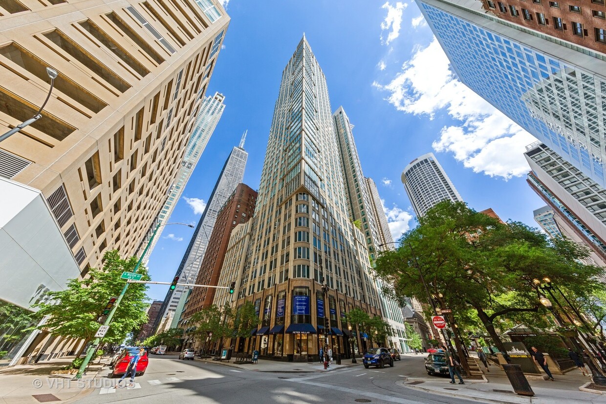 Foto principal - 57 E Delaware Pl