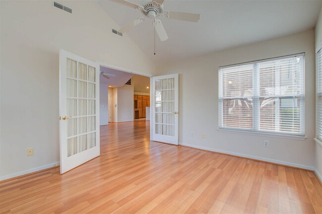 Foto del edificio - 116 Ashley Villa Circle Apt #B, Charleston...