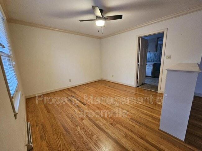 Building Photo - 104 S Orchard Dr