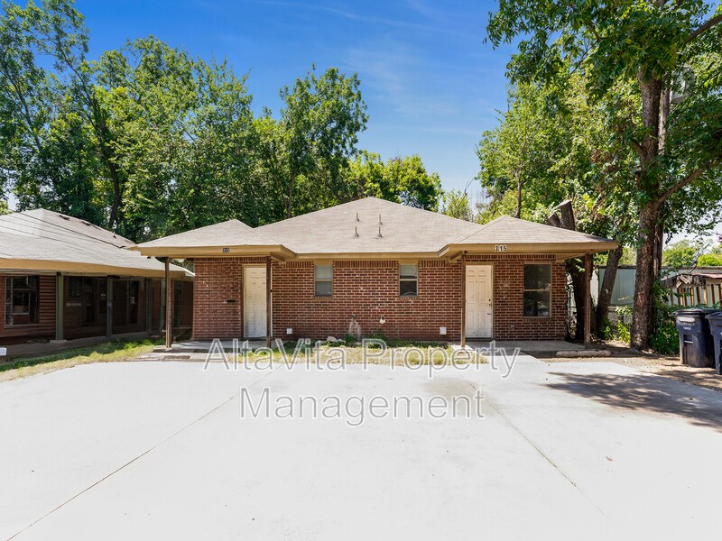 Foto principal - 313 Isbell Rd