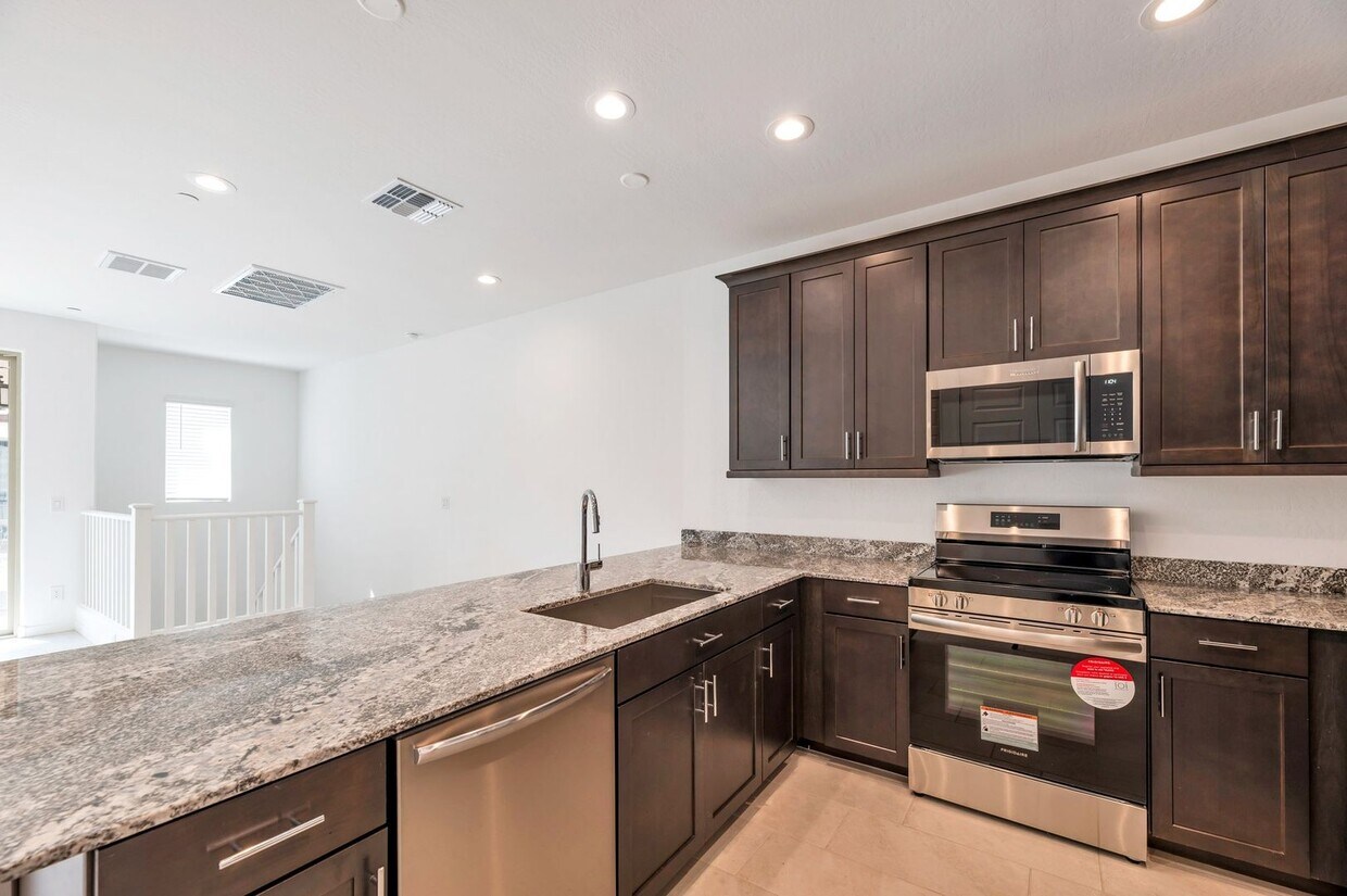 Primary Photo - Like New luxurious townhome with 2 Master ...