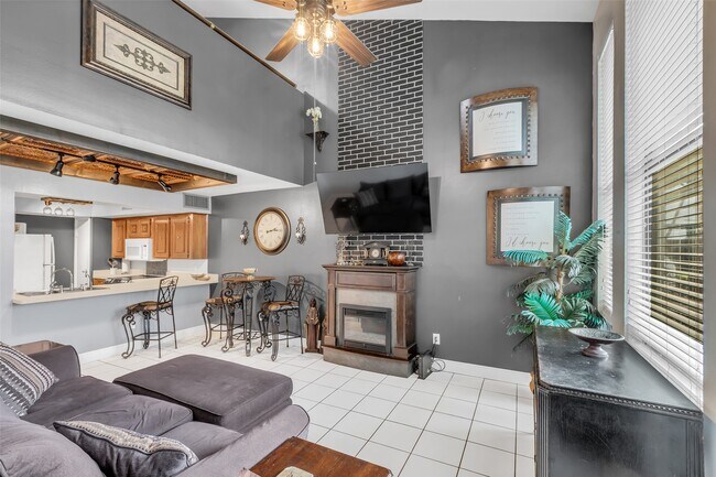 Building Photo - 3905 Sunrise Dr