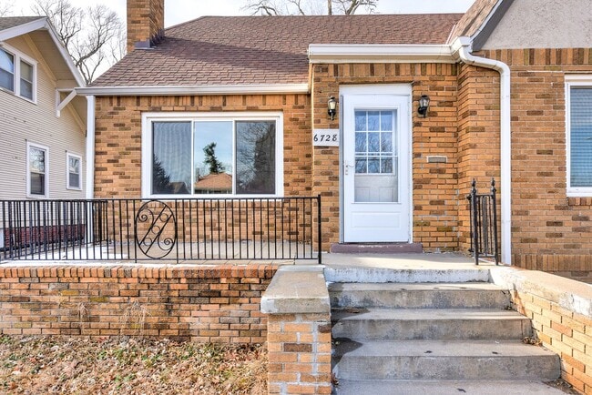 Building Photo - Beautiful 3 Bedroom Home