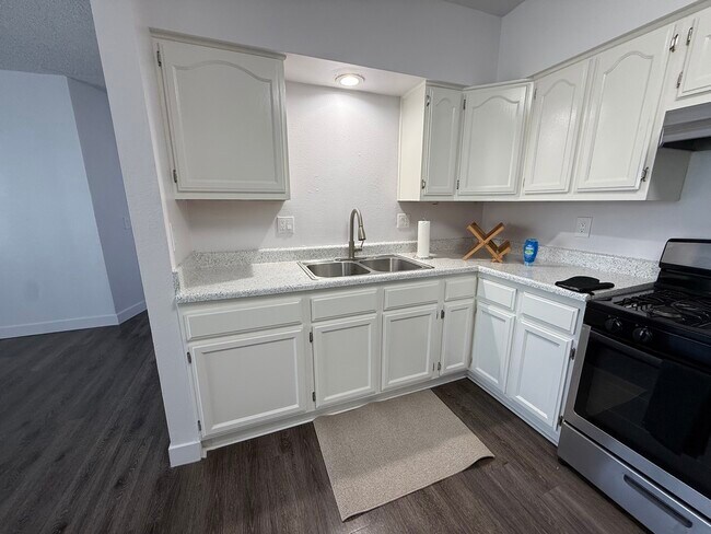 Foto del edificio - 1651-1655 W 206th St