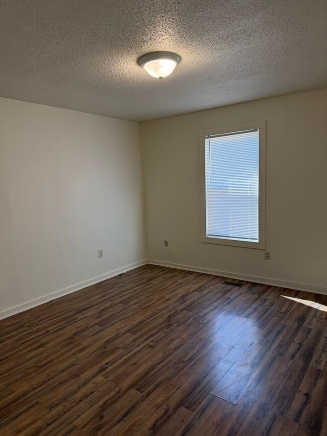 Foto del edificio - 108 Suzanne Cir