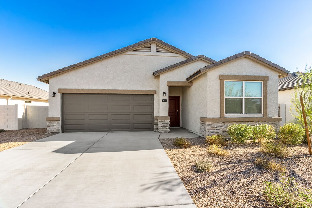 Primary Photo - Beautiful rental home in Gila Buttes!