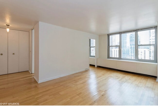 Building Photo - 400 E Randolph St