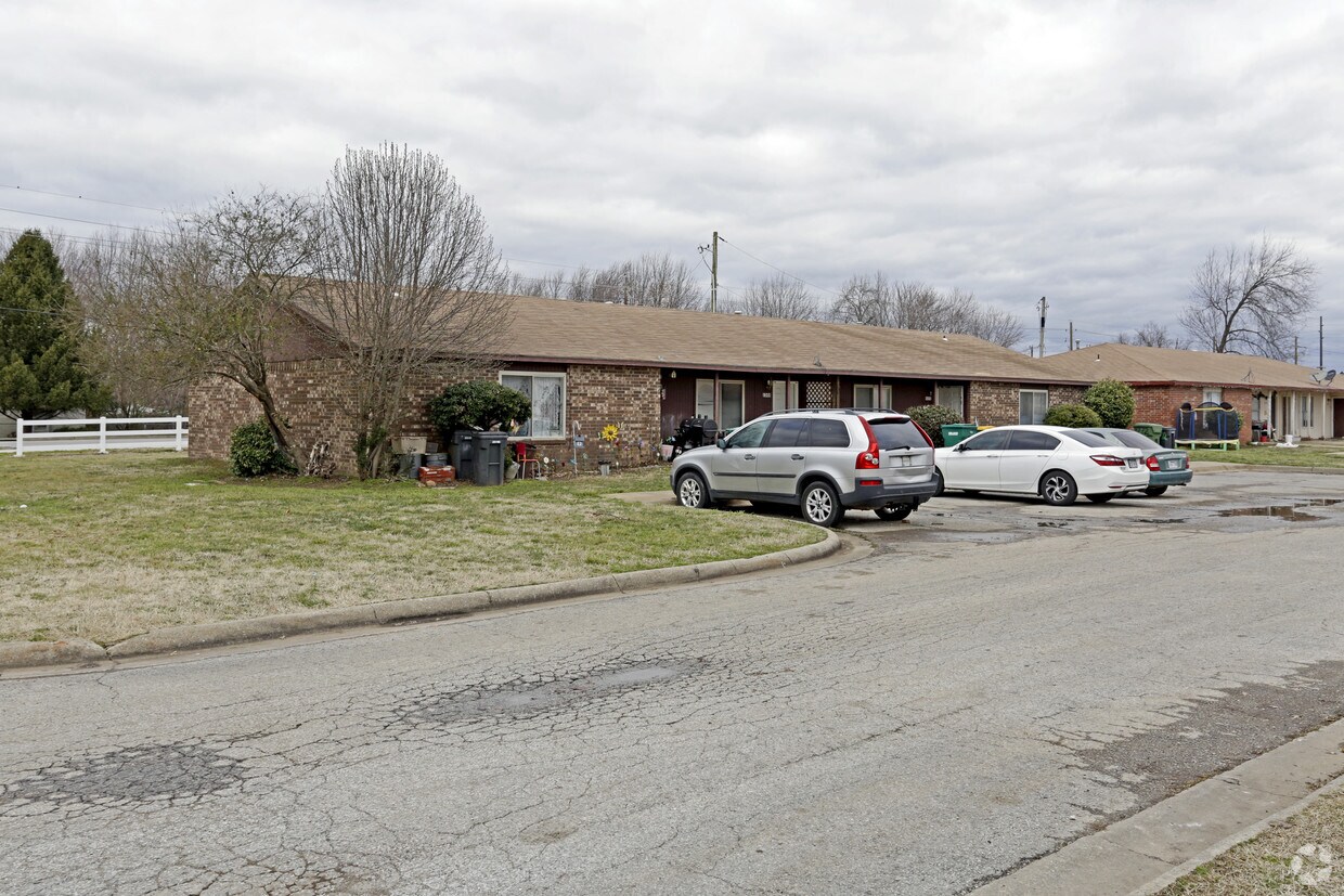 Foto principal - 1266-1280 W Sunset Dr