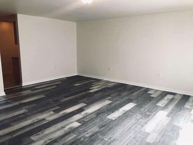 Building Photo - 2201 Fendall Ct