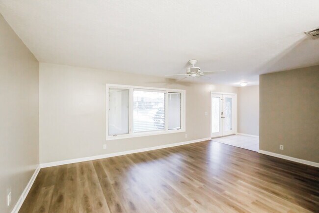 Building Photo - 12695 Westport Cir