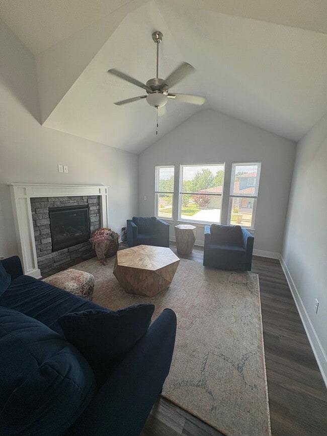 Building Photo - 2050 Riverstone Dr
