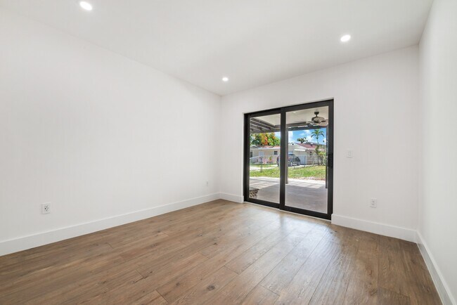 Foto del edificio - 5885 SW 19th St
