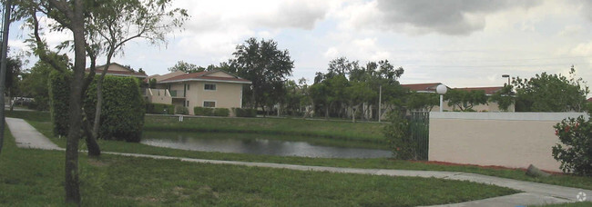 Building Photo - Lakeside At Tamarac