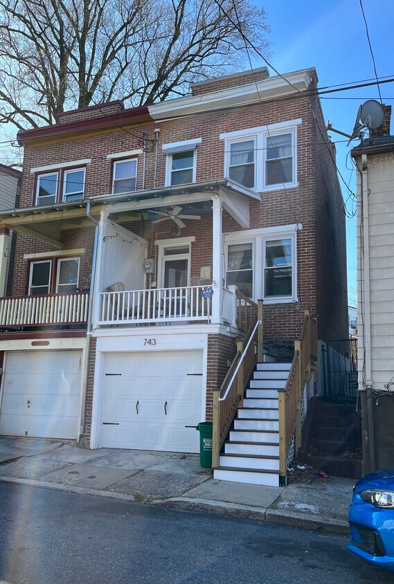 Foto principal - 743 St Joseph St