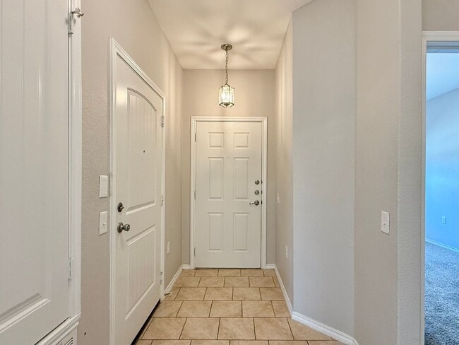 Building Photo - Northeast Crossing Neighborhood. Close to ...