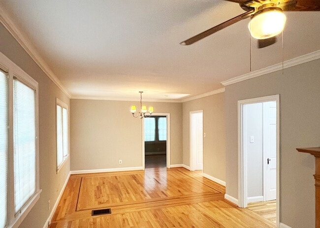 Building Photo - 3263 Bishop St