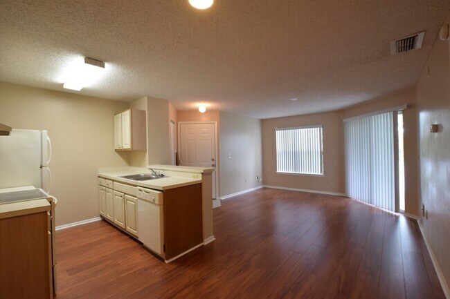 Building Photo - 2549 Grassy Point Dr