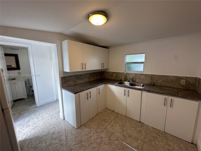 Foto del edificio - 2430 NW 26th St