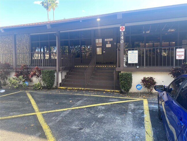 Foto del edificio - 335 W Laurel Dr