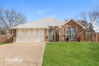 Building Photo - 903 Hillwood Ct