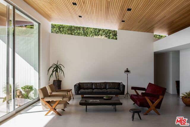 Foto del edificio - 1549 Rising Glen Rd