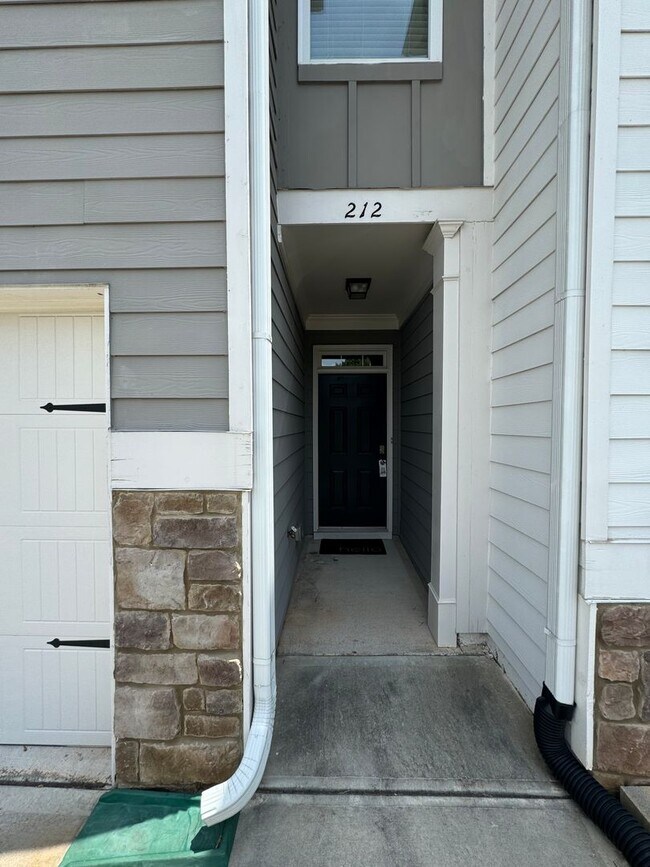 Building Photo - Modern 3/2.5 Townhome in Woodstock- $2,350...