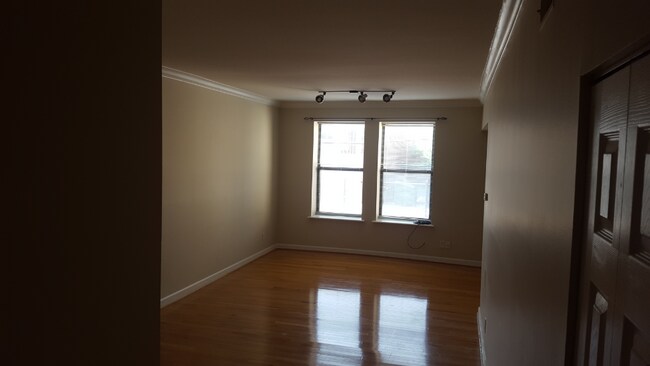 Foto del edificio - 5646 Waterman Blvd