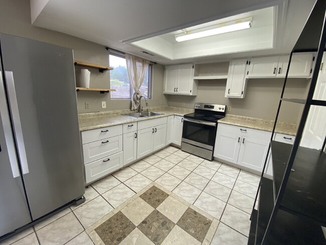 Building Photo - 4-Bedroom Retreat in Saint George – Cozy a...