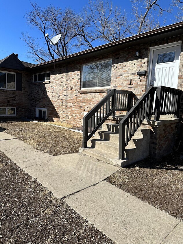 Primary Photo - 1595 Valentia St
