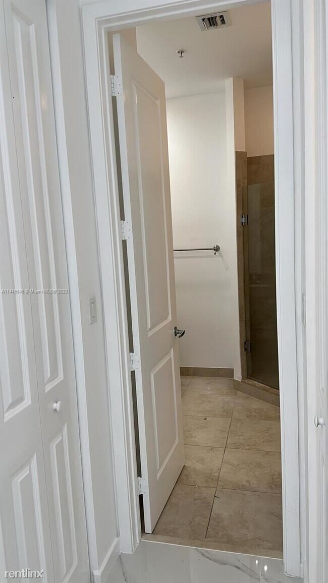 Building Photo - 3 br, 2.5 bath House - 2714 SW 81st Ter Un...
