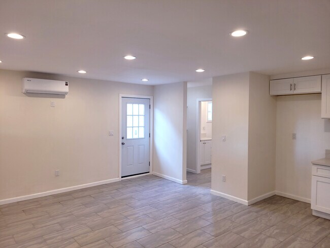 Foto del edificio - 15950 Devonshire St