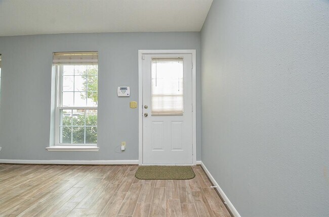 Foto del edificio - 2808 Grants Lake Blvd