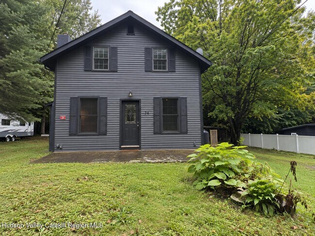 Foto del edificio - 28 Sutton Hollow Rd