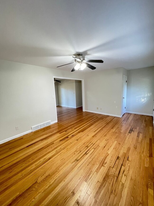 Foto del edificio - NEW ON THE MARKET– Charming 3bd/1ba Ranch ...