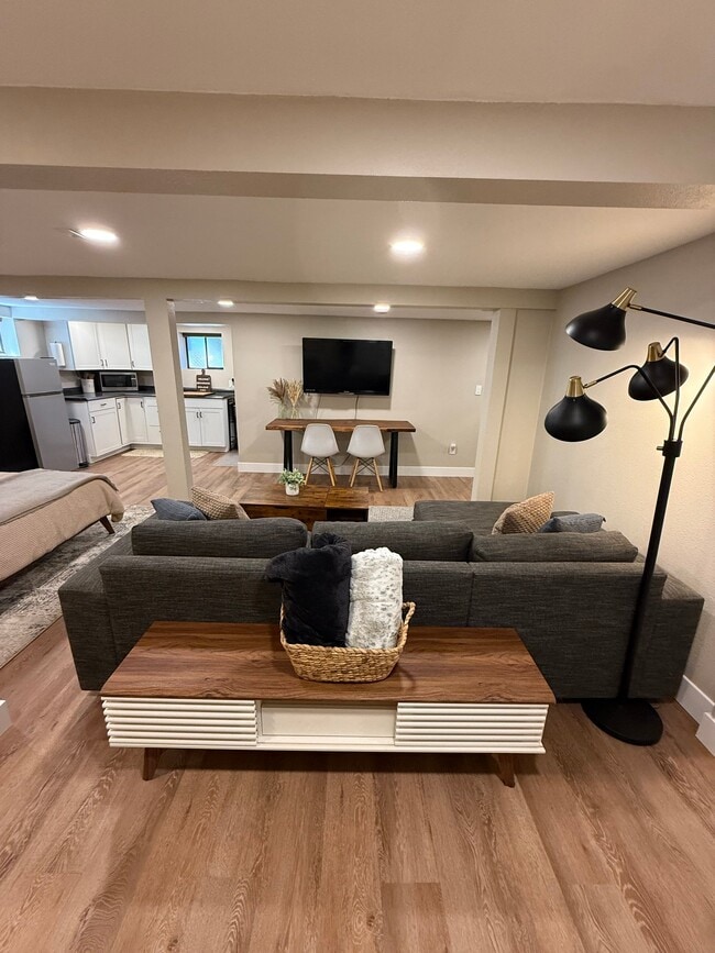 Photo - 4004 NW Columbia St Apartment