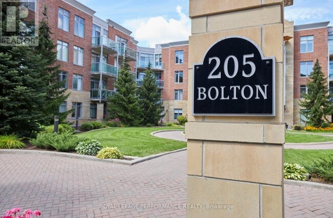 Building Photo - 205 Bolton St