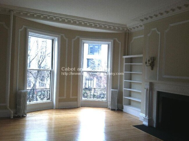 Building Photo - 246 Beacon St