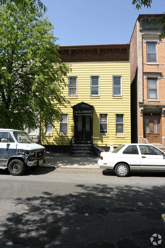 Primary Photo - 196 Hale Ave
