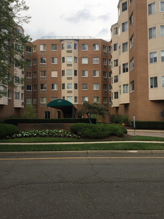 290 Anderson St, Hackensack, NJ 07601 Condo for Rent in Hackensack