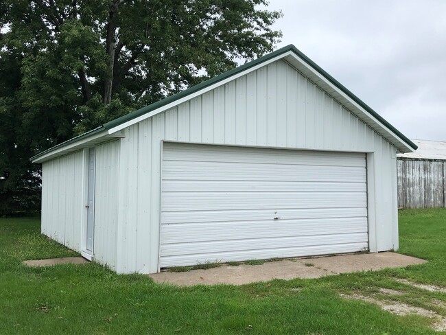 2.5 Detached Garage - 14781 Airport Rd