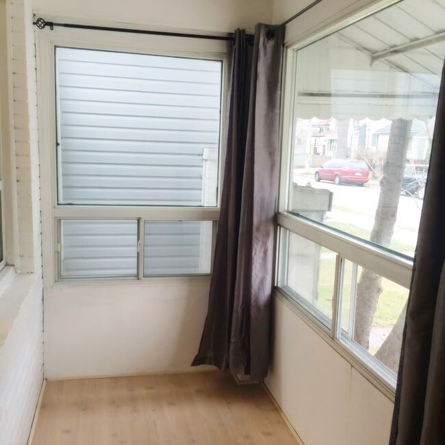 Photo du bâtiment - 65 King Edward Av