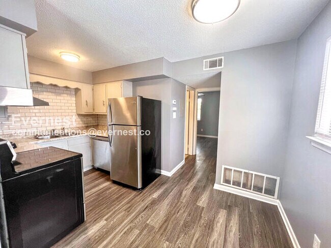 Foto del edificio - 9 Meredith Ct