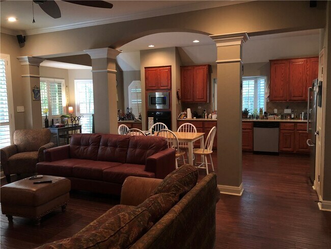 Building Photo - 7707 Blue Lilly Dr
