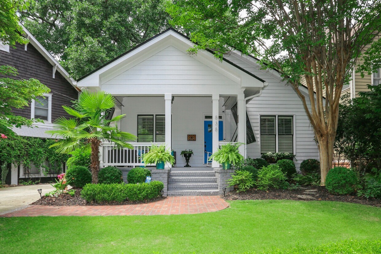 Primary Photo - 838 Vedado Way NE